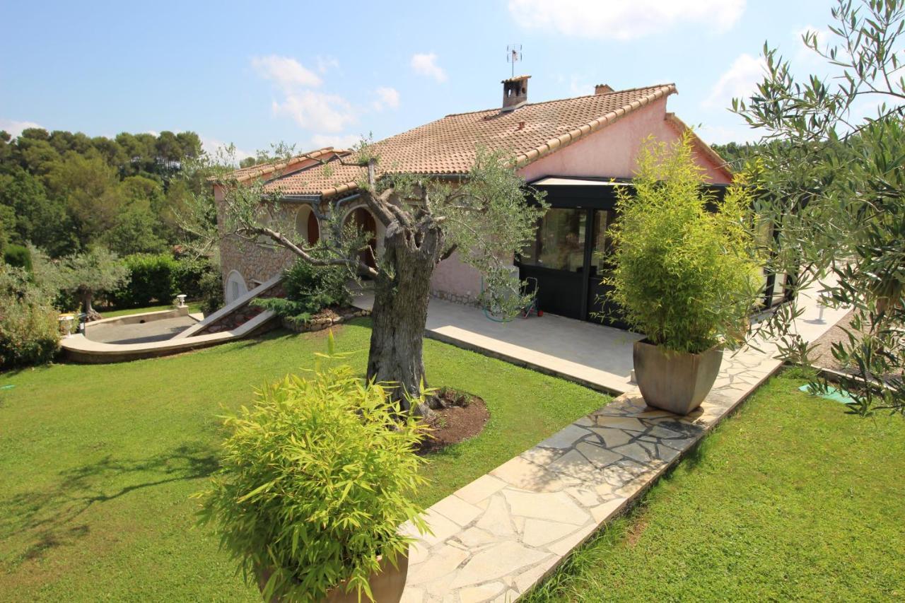 Villa Jalna Chambre, Suites Et Appartement Roquefort Les Pins Exterior foto