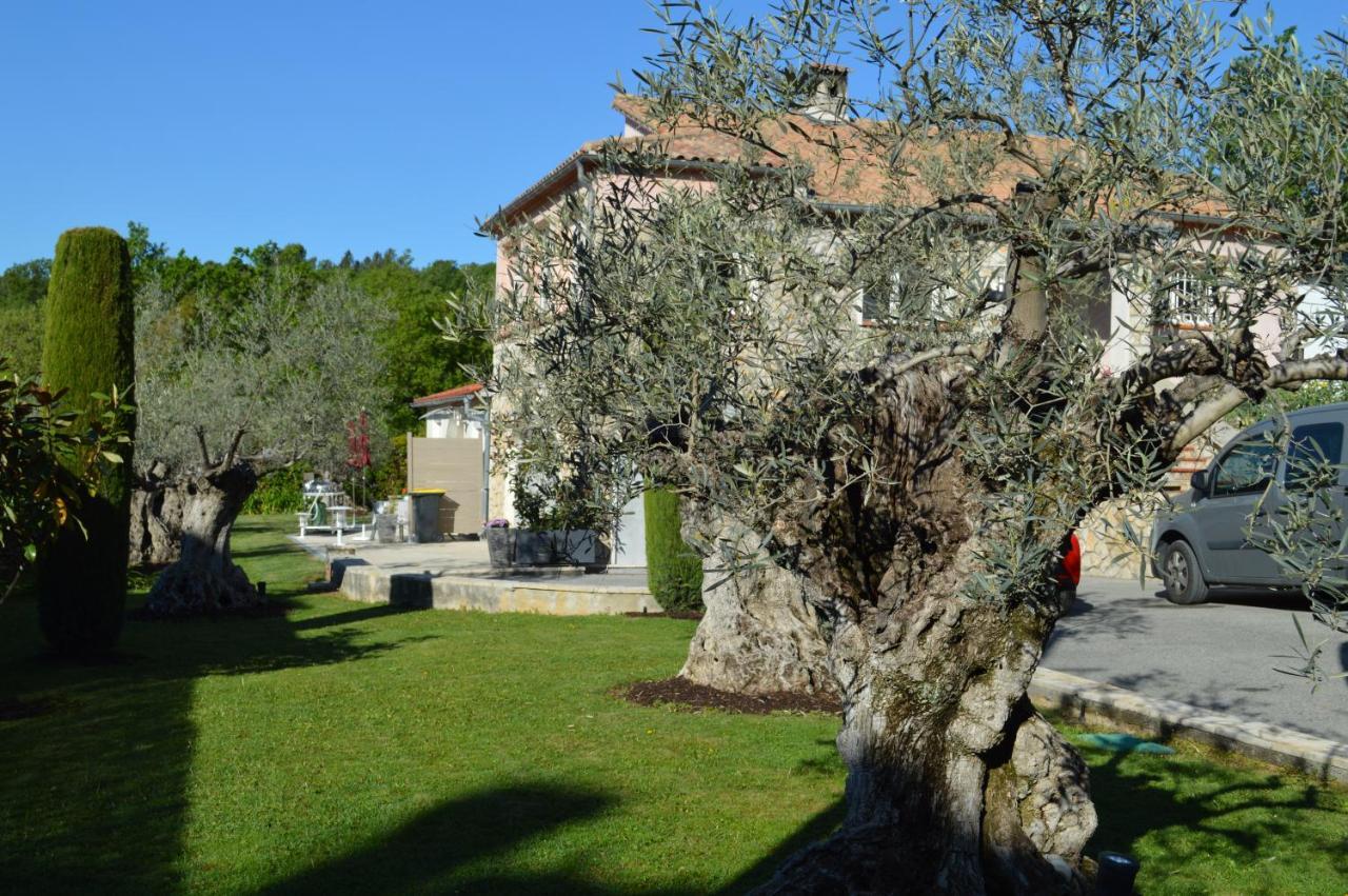 Villa Jalna Chambre, Suites Et Appartement Roquefort Les Pins Exterior foto