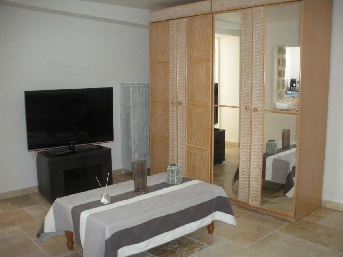 Villa Jalna Chambre, Suites Et Appartement Roquefort Les Pins Exterior foto